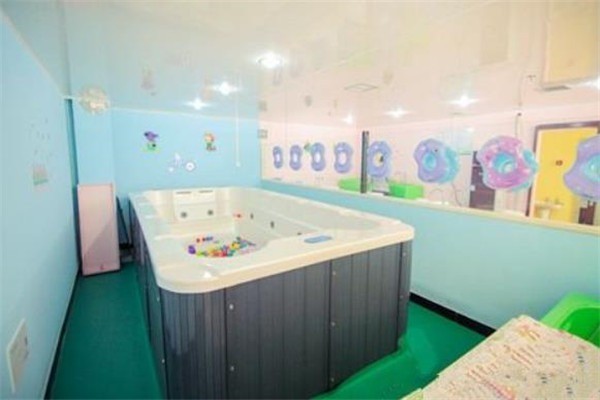 多多爱婴儿游泳馆